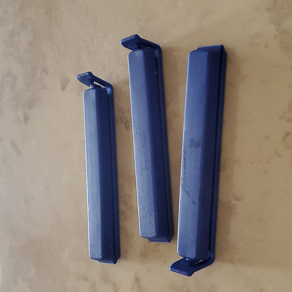 Bundle of (3) 4" Bag Clips